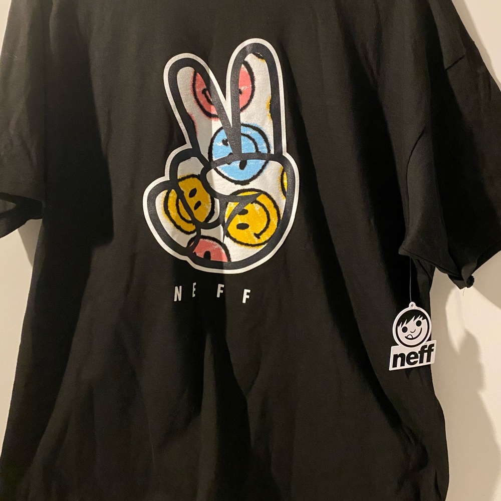 Black tee